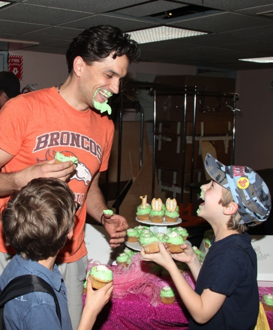 Photo Coverage: PRISCILLA QUEEN OF THE DESERT Celebrates 100th Performance! Image