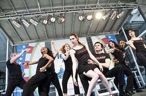 Melissa Rae Mahon, Brent Barrett & the cast of Chicago Photo