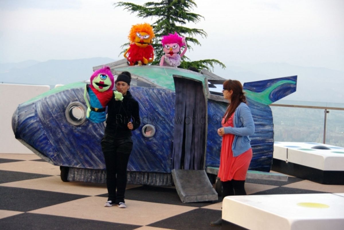 Talaya (Karen Gutierrez), Pili y Mili y Paula (Laura Morales) at 