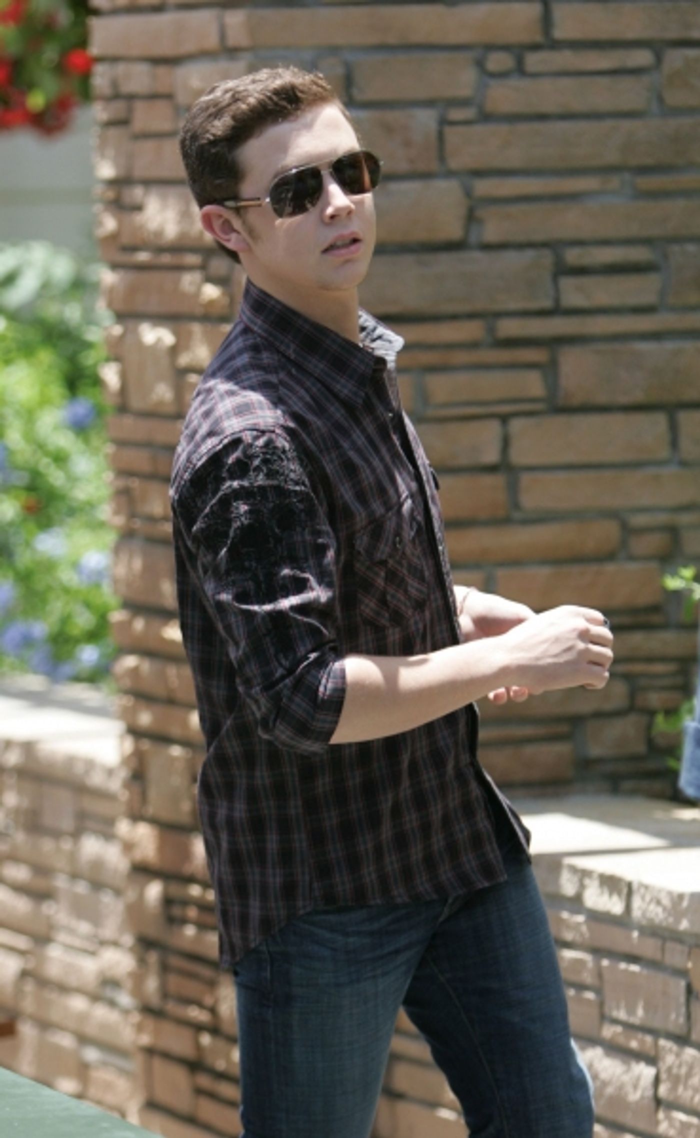 Photo Flash: Scotty McCreery Visits Disney World!  Image