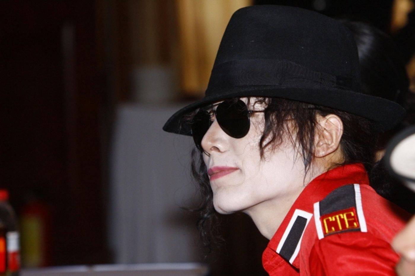 Photo Flash: Wang Jie Impersonates Michael Jackson in Bejing  Image