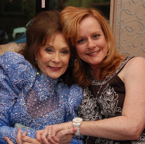 Loretta Lynn and Mary McDonough Photo