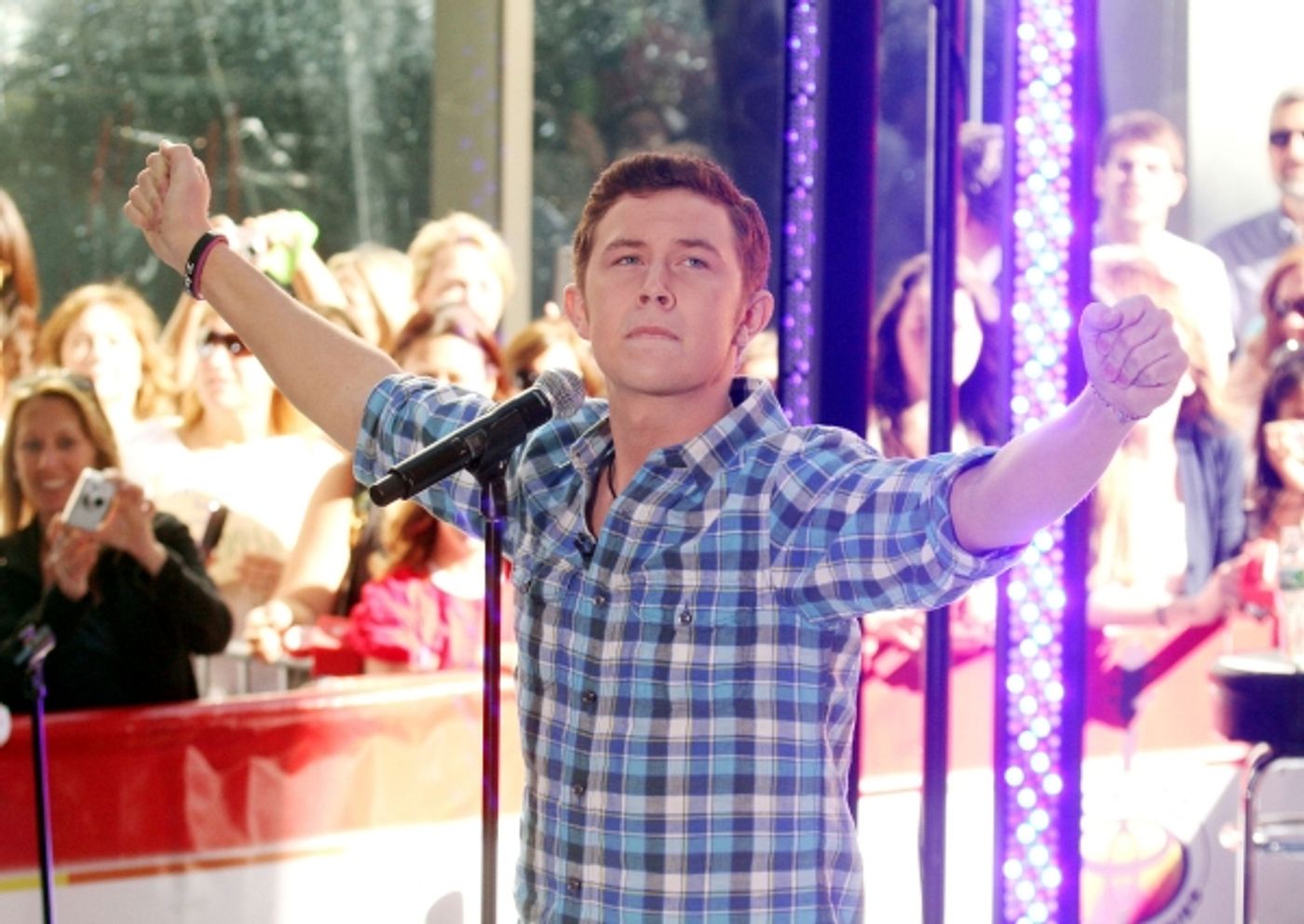 Photo Flash: AMERICAN IDOL's Scotty McCreery and Lauren Alaina Visit Today Show  Image