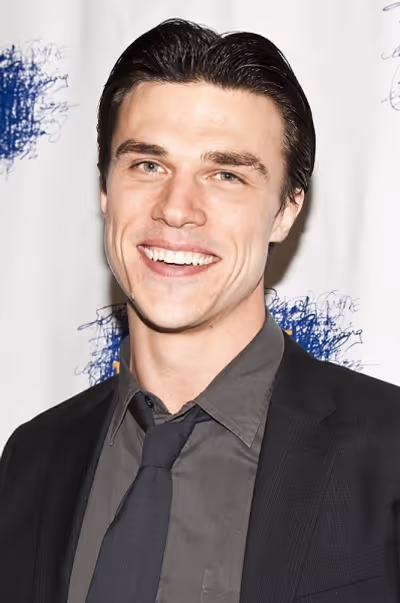 Finn Wittrock Photo