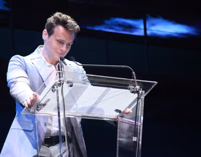 Jonathan Groff Photo