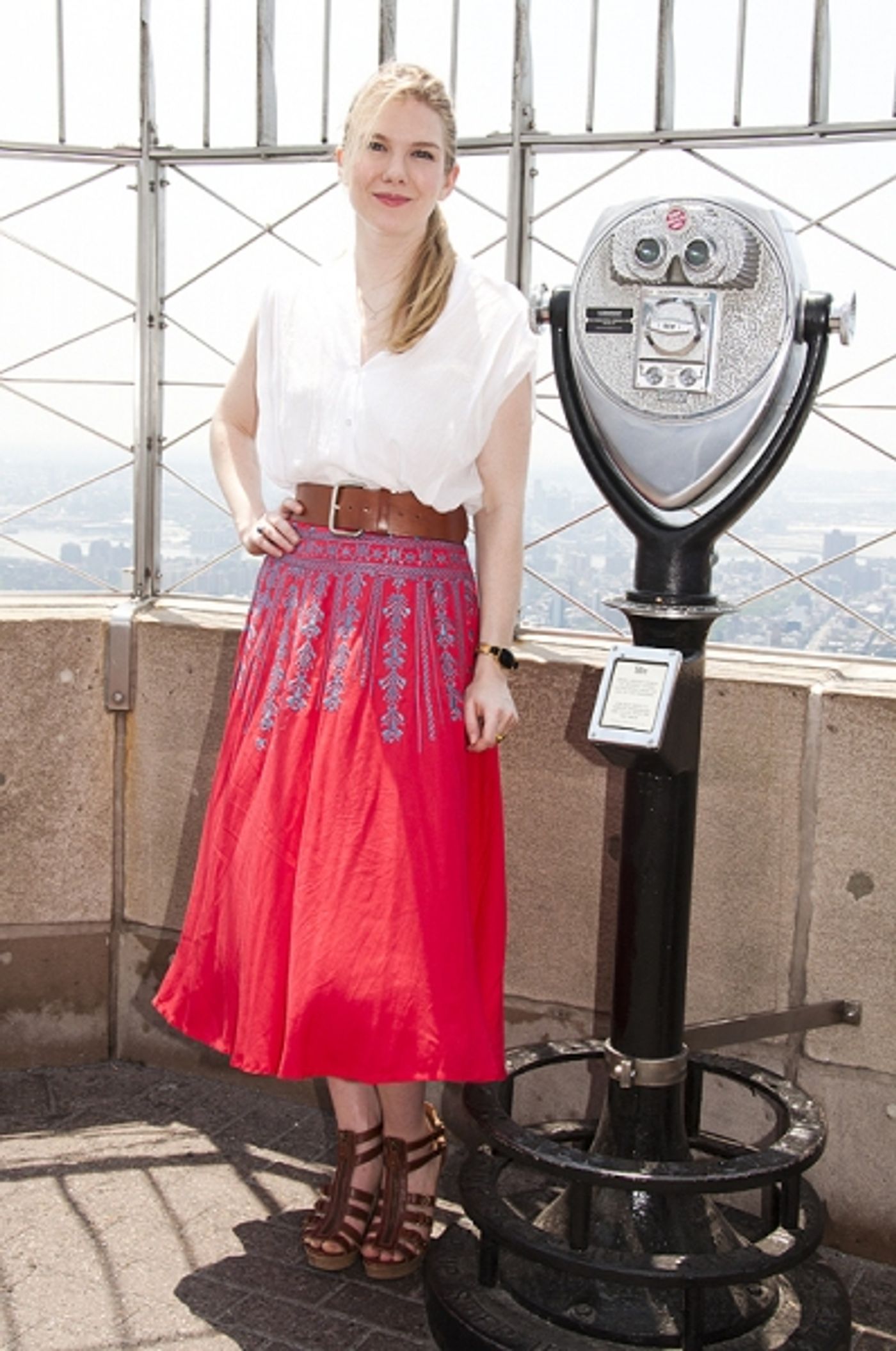 Photo Coverage: 2011 Tony Nominees Visit the Empire State Building!  Image