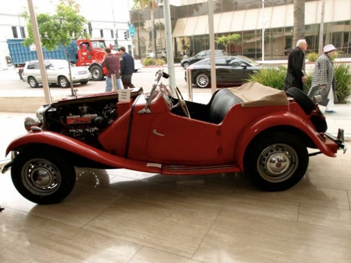 Photo Flash: A Glimpse at Paley Center's Debbie Reynolds Exhibit!  Image