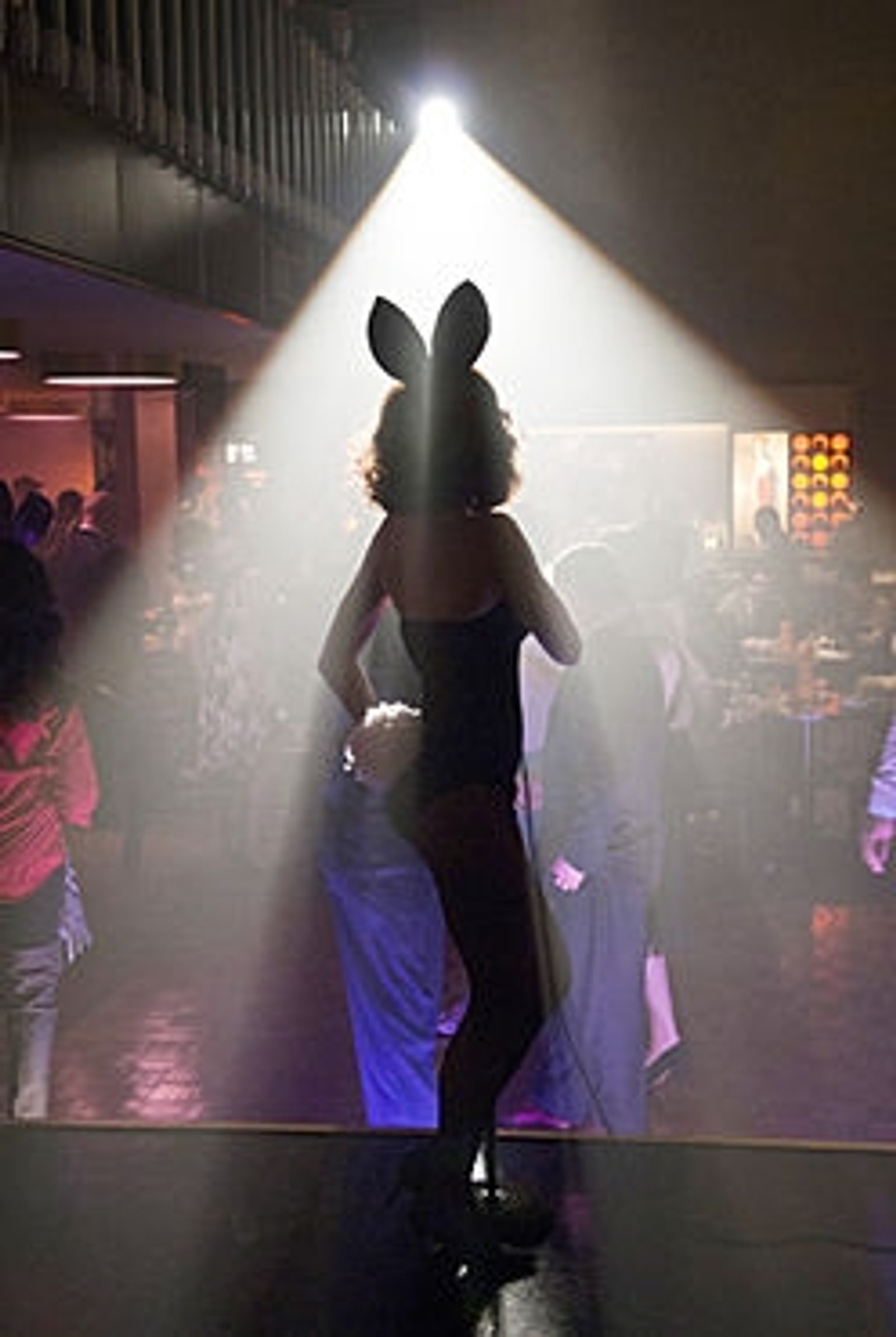 Photo Flash: First Look at Laura Benanti in PLAYBOY CLUB — photo 5 of 7