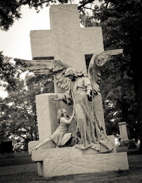 Photo Flash: Pittsburgh Opera Theater's EURIDICE AND ORPHEUS Brought to Life in Historic Allegheny Cemetery 6/9 - 6/11  Image