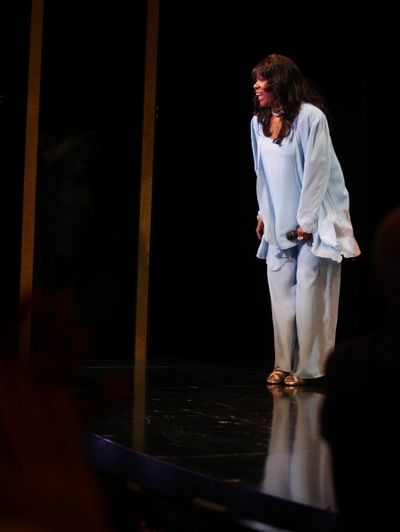 The Shirelles lead singer Shirley Alston Reeves visits the 'Baby it's You!'  cast dur Photo