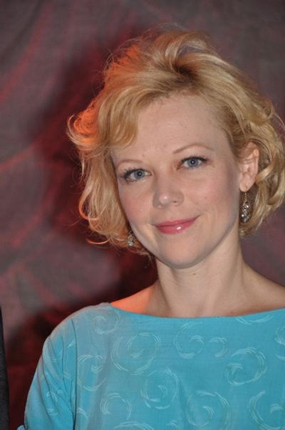 Emily Bergl Photo