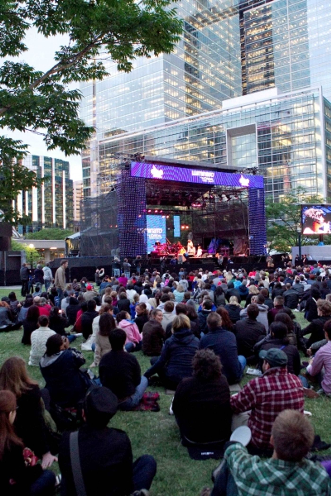 Photo Coverage: Luminato's Broadway Night Out in Toronto  Image