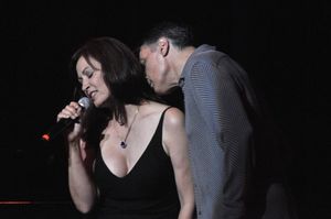 Linda Eder and Robert Cuccioli Photo