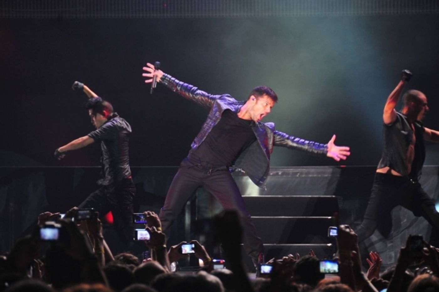 Photo Flash: Ricky Martin Peforms at Cemil Topuzlu Hall  Image