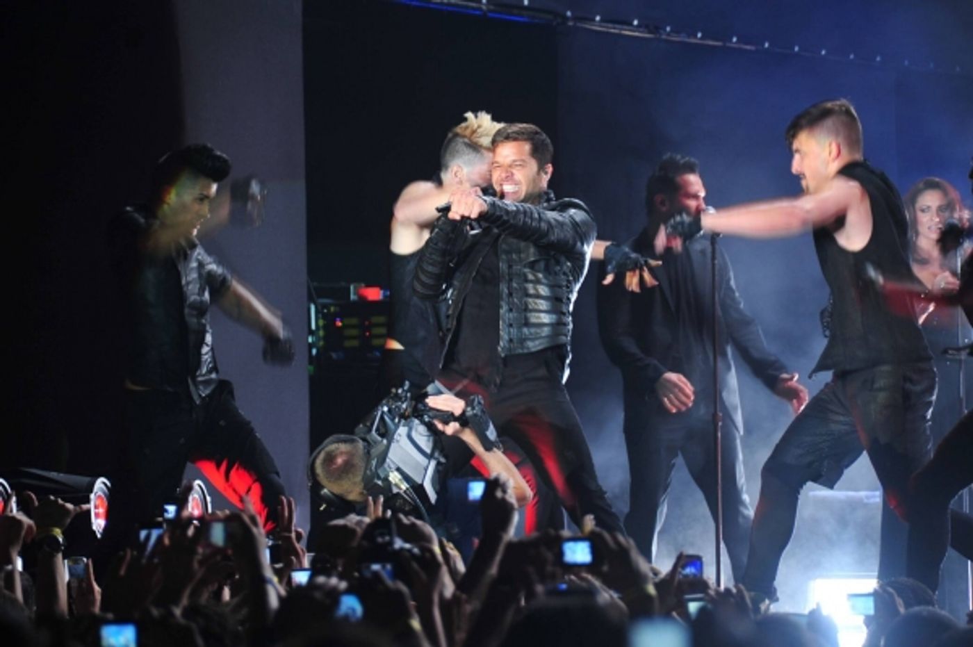 Photo Flash: Ricky Martin Peforms at Cemil Topuzlu Hall  Image