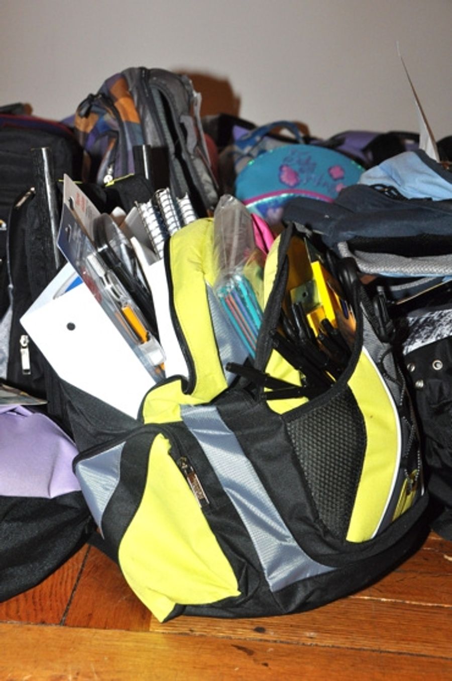 Photo Coverage: Paige Davis Hosts Operation Backpack for Underprivileged Children Image