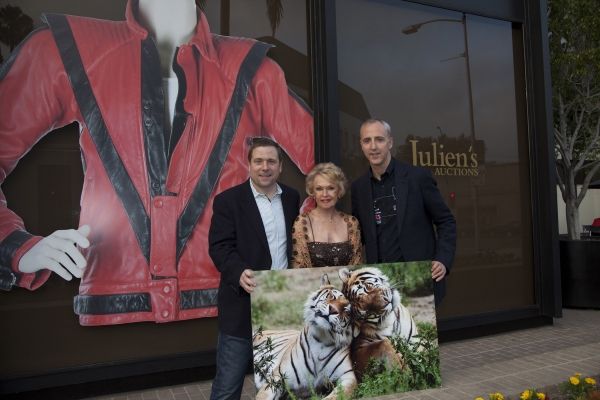 Darrin Julien, Tippi Hedren and Nolan Darrin Photo