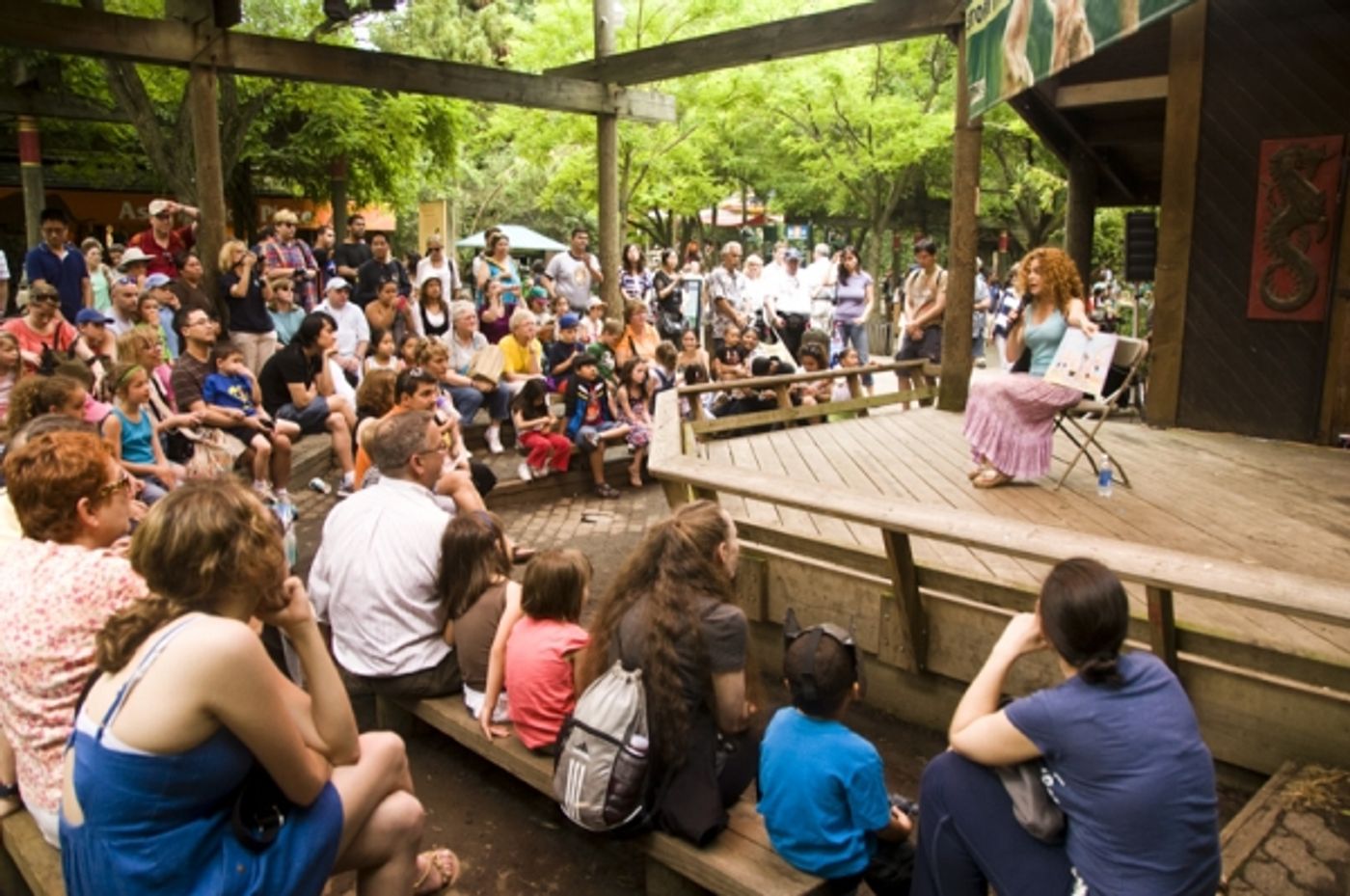 Photo Coverage: Bernadette Peters at the Bronx Zoo  Image