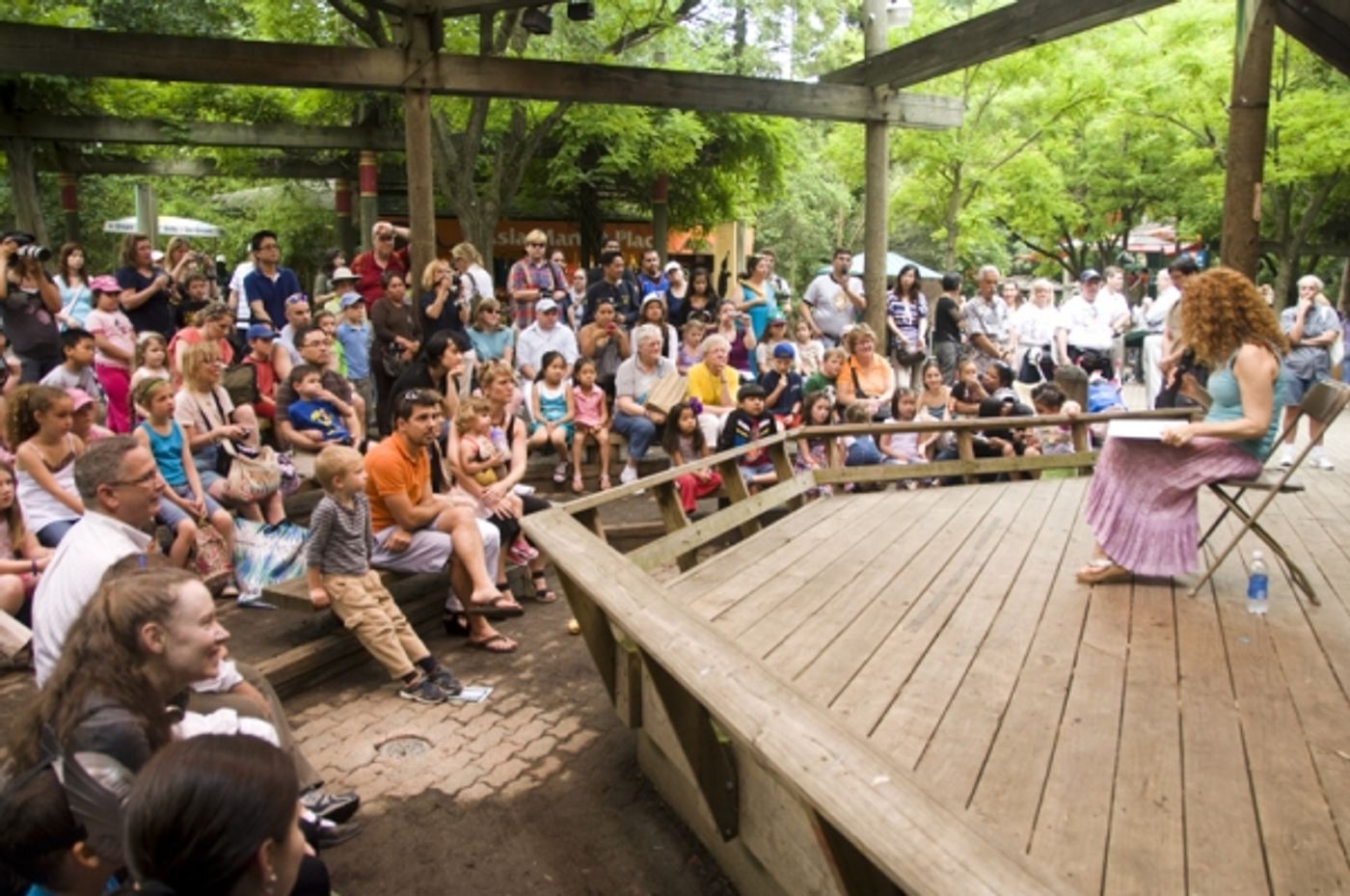 Photo Coverage: Bernadette Peters at the Bronx Zoo  Image