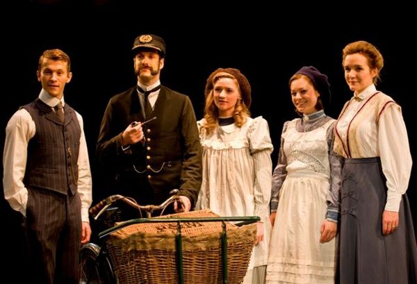 Tim Lewis (Peter), Marcus Brigstoke (Mr Perks), Grace Row (Phyliss), Amy Noble (Rober Photo