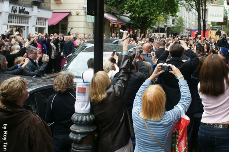 Photo Flash: Barry Manilow Visits Dress Circle Image
