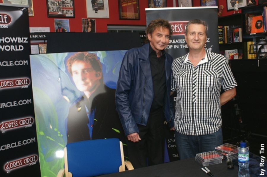 Photo Flash: Barry Manilow Visits Dress Circle Image