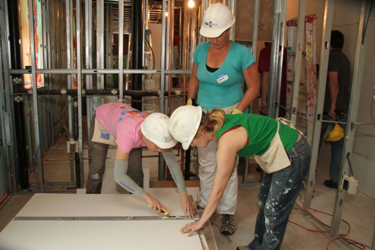 Emily Bergl, Emme, Anna Chlumsky at 