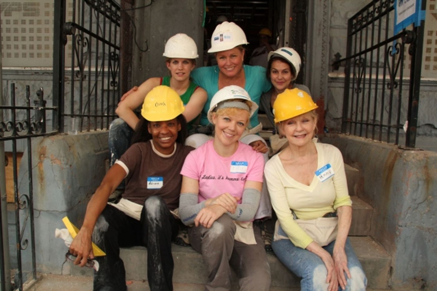 Photo Flash: LOVE, LOSS, AND WHAT I WORE Cast Helps Out Habitat for Humanity  Image