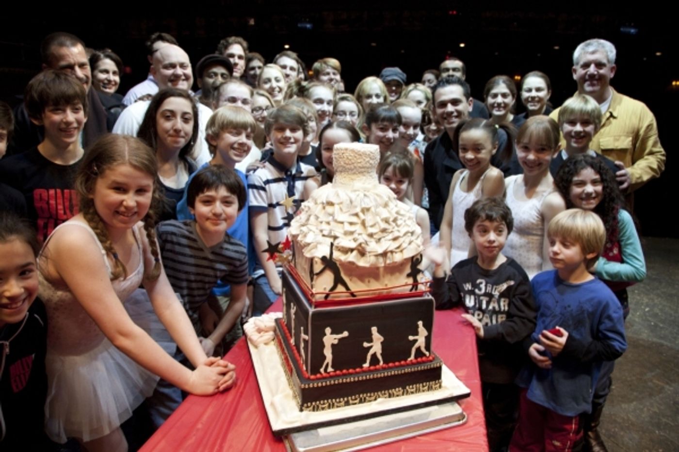 Photo Flash: Vinny Buzzetta Makes Cake for BILLY ELLIOT's 1000 Performance Photo Flash: Vinny Buzzetta Makes Cake for BILLY ELLIOT's 1000 Performance Image