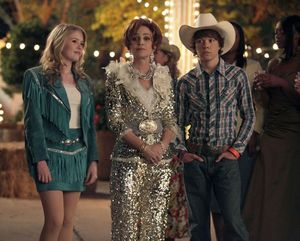 Lauren Irion, Annie Potts, Colton Shires Photo