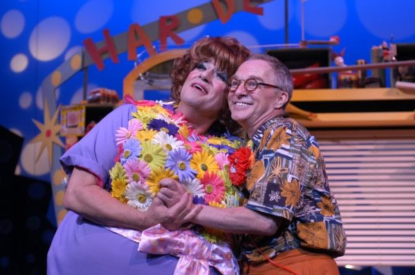 Jim J. Bullock and D.P. Perkins as Edna and Wilbur Turnblad Photo