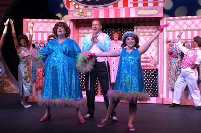 Jim J. Bullock as Edna and Megan Kane as Tracy  Photo