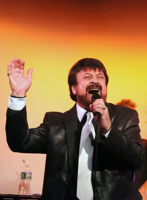 Joey Infante performs 'Babalu' at the Metropolitan Room in New York City. @ BroadwayWorld Joey Infante performs 'Babalu' at the Metropolitan Room in New York City. Photo