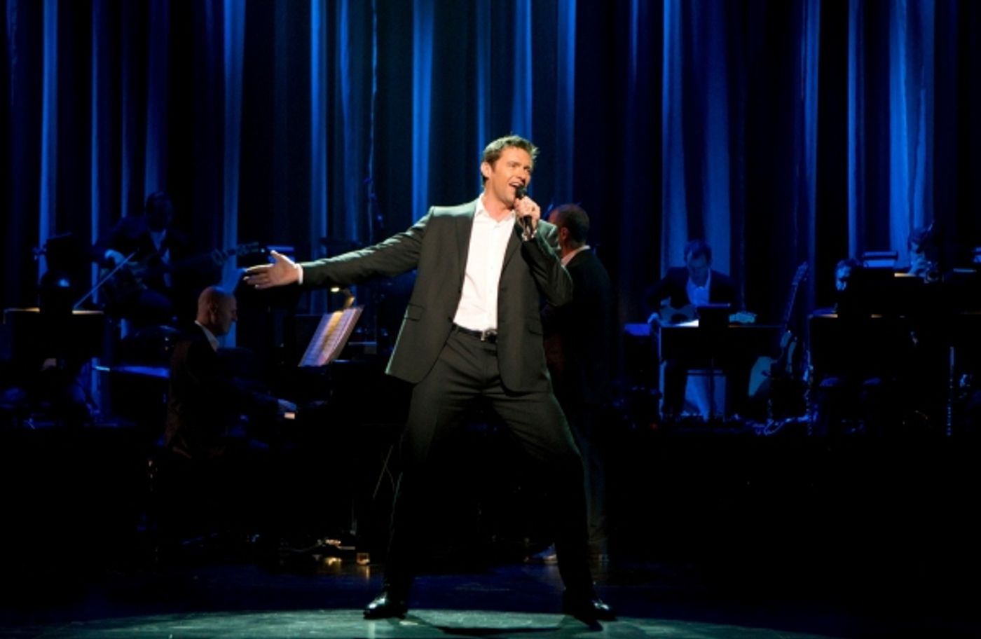 Photo Flash: Hugh Jackman Opens in Concert in Toronto!  Image