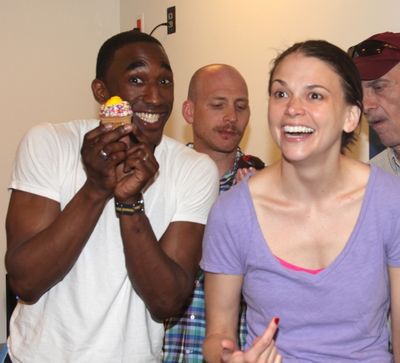 Anthony Wayne & Sutton Foster with the ensemble cast celebrat their 100th performance Photo