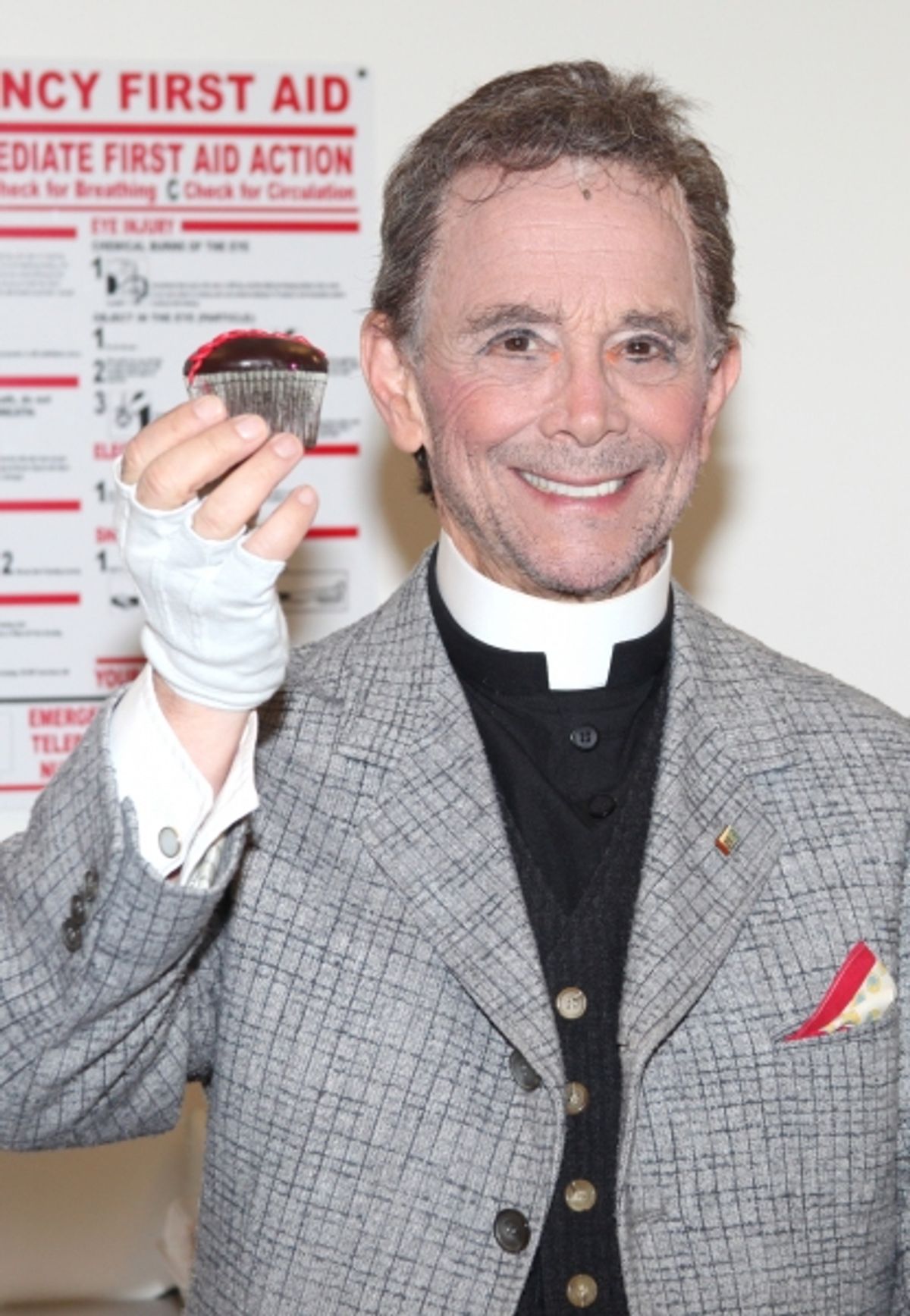 Joel Grey and the ensemble cast celebrate their 100th performance of ANYTHING GOES with Cupcakes backstage in New York City. at 