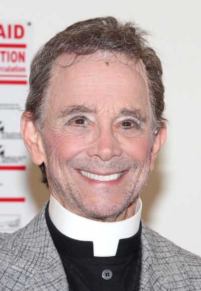Joel Grey and the ensemble cast celebrate their 100th performance of ANYTHING GOES wi Photo