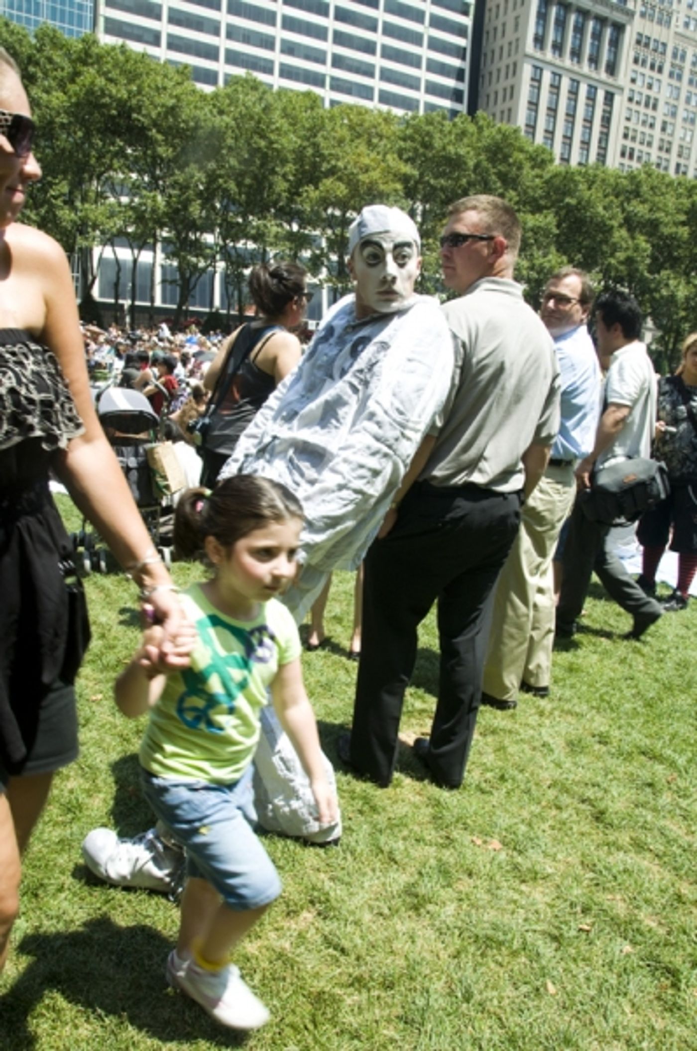 Photo Coverage: SISTER ACT, BABY IT'S YOU et al. Launch Broadway in Bryant Park!  Image