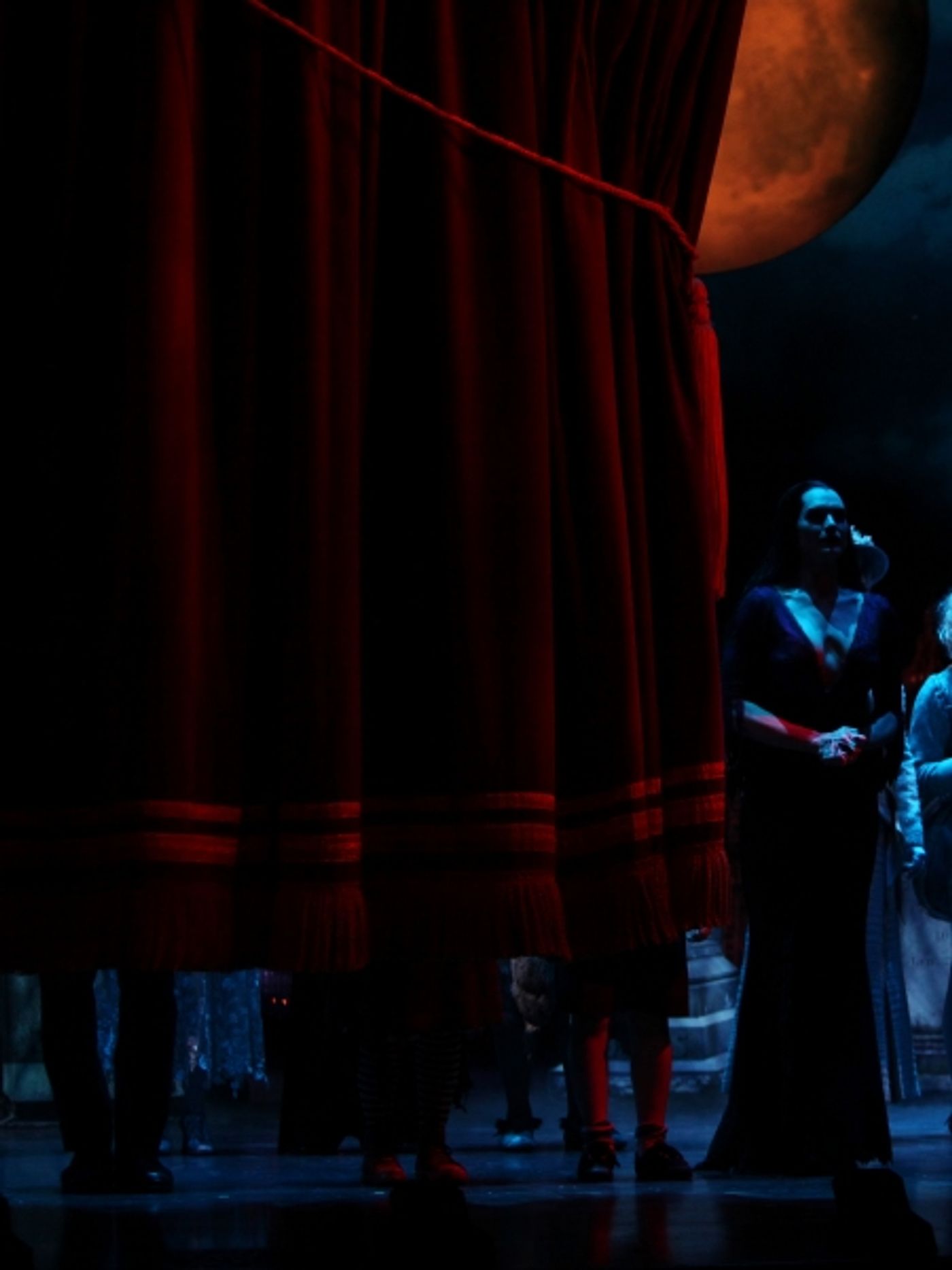 Photo Coverage: Brooke Shields Opens in THE ADDAMS FAMILY - Curtain Call!  Image