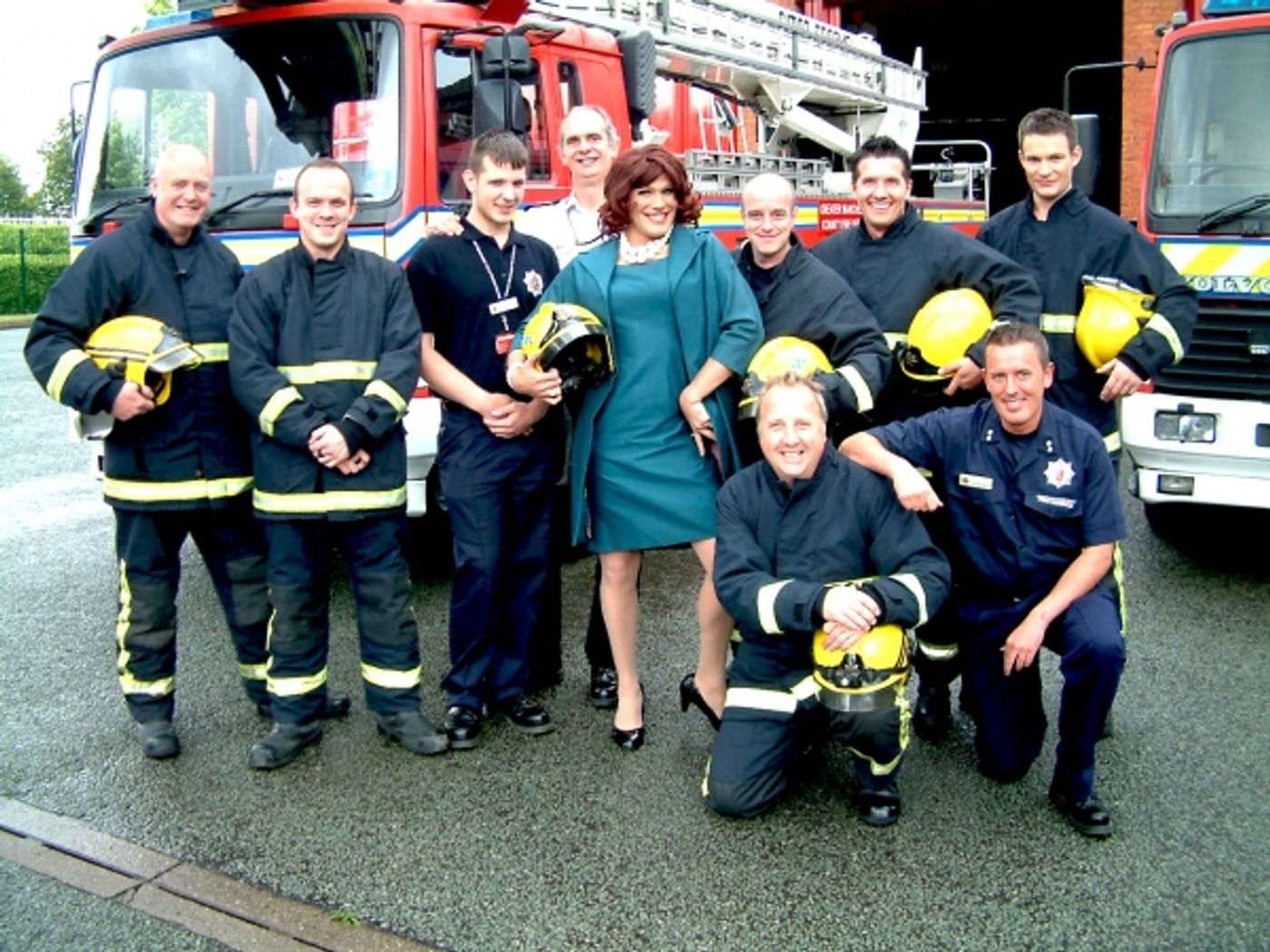 Photo Flash - DIE, MOMMIE, DIE! UK Production - Angela Arrives in Manchester Photo Flash - DIE, MOMMIE, DIE! UK Production - Angela Arrives in Manchester Image