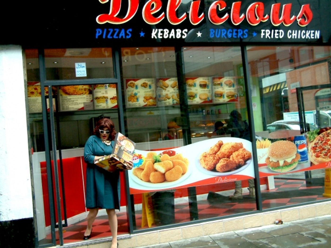 Photo Flash - DIE, MOMMIE, DIE! UK Production - Angela Arrives in Manchester Photo Flash - DIE, MOMMIE, DIE! UK Production - Angela Arrives in Manchester Image