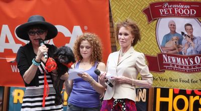 Linda Hart, Bernadette Peters & Mary Tyler Moore attending the Presentation for Broad Photo
