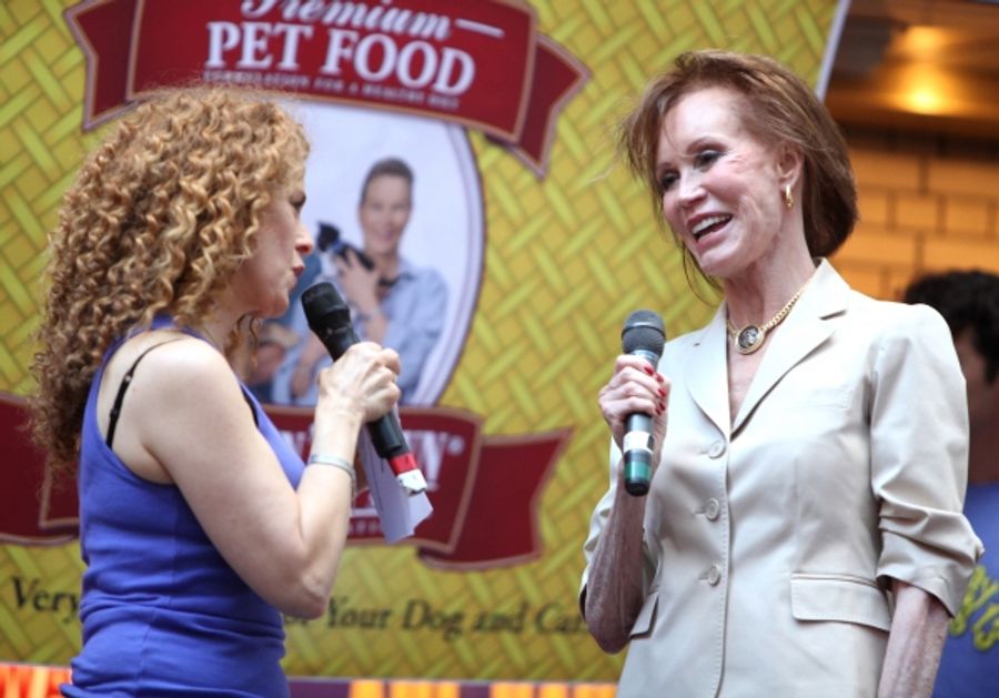Photo Coverage: Broadway Barks 13th Annual Adopt-A-Thon Presentation Image