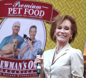 Bernadette Peters & Mary Tyler Moore attending the Presentation for Broadway Barks Lucky 13th Annual Adopt-a-thon in New York City. @ BroadwayWorld Bernadette Peters & Mary Tyler Moore attending the Presentation for Broadway Barks Lu Photo