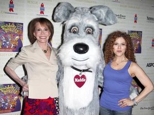 Mary Tyler Moore & Maddie & Bernadette Peters Backstage at Broadway Barks Lucky 13th Annual Adopt-a-thon in New York City. @ BroadwayWorld Mary Tyler Moore & Maddie & Bernadette Peters Backstage at Broadway Barks Lucky 13th Photo