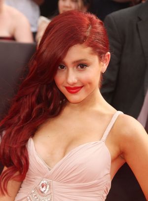 Ariana Grande Photo