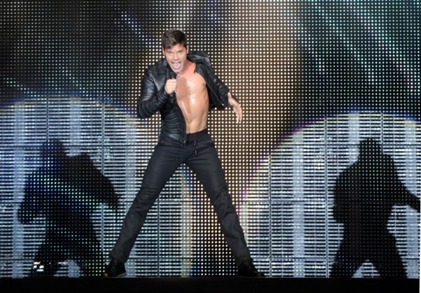 Photo Flash: Broadway-Bound Ricky Martin Performs in Germany!  Image