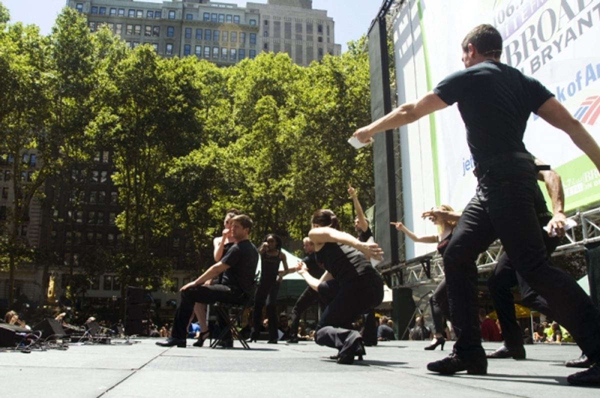 Christopher Sieber, Melissa Rae Mahon & the cast of Chicago at 
