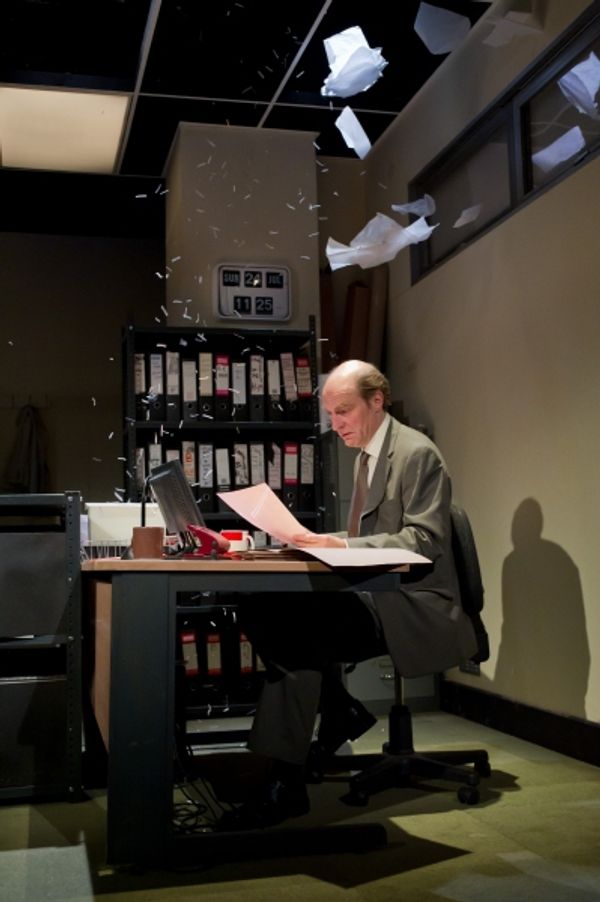 Simon Kunz as Only Joe Photo