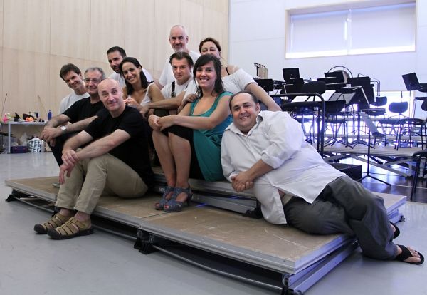 Detras: Axier Sanchez, Cesar San Martin, Xavier Ribera-Val; Medio: Jordi Bosch, Maria Photo